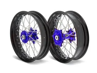 Bihr Kit Roues Complètes Avant + Arrière ART SM 17x3,50/17x4,50 Jante Noir/moyeu Bleu Yamaha 1 Bihr Kit Roues Complètes Avant + Arrière ART SM 17x3,50/17x4,50 Jante Noir/moyeu Bleu Yamaha